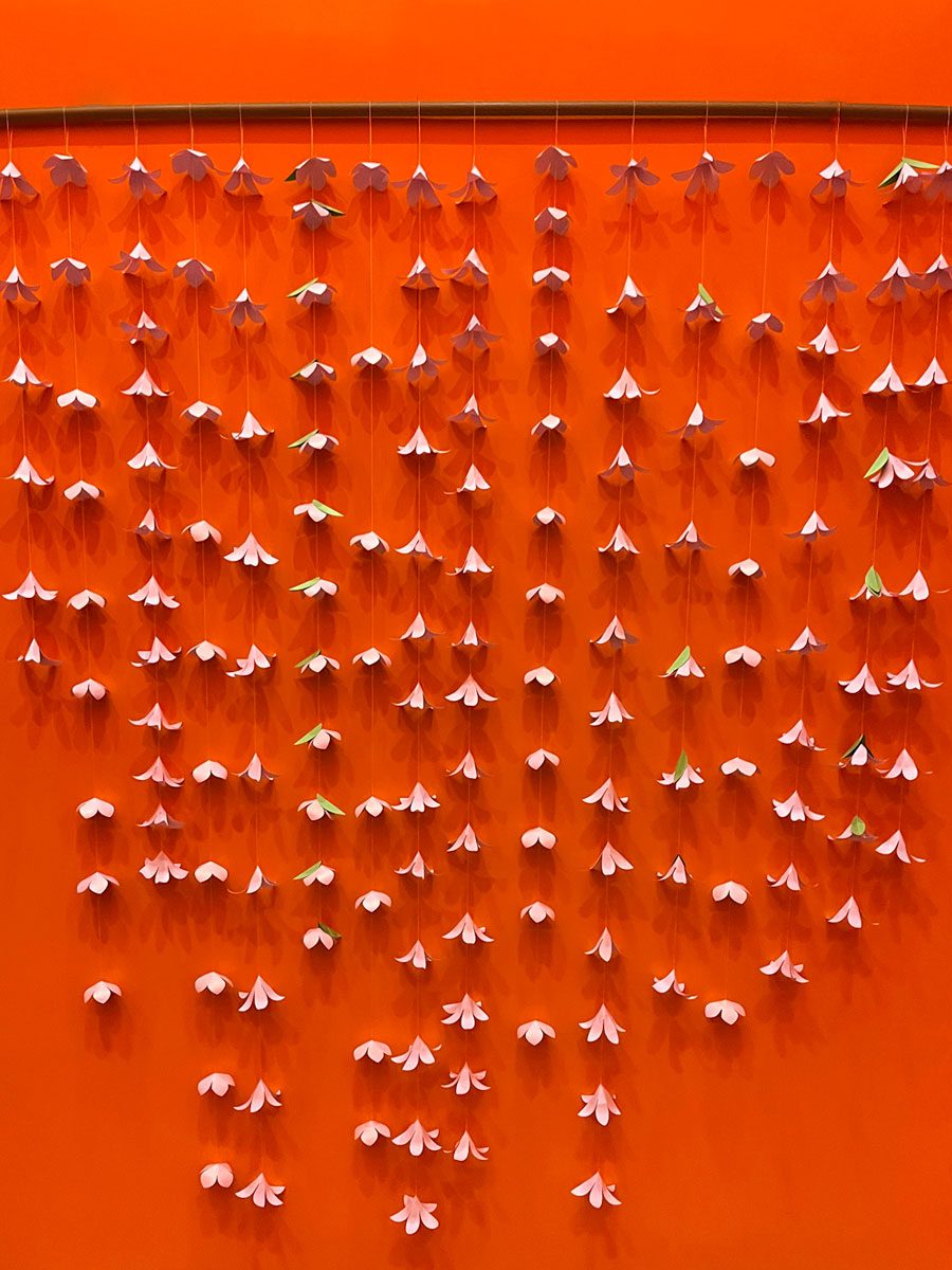 Painel de flores em papel
